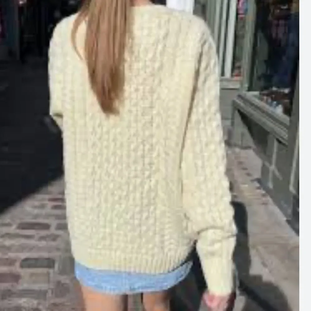 Brandy Melville heavy Cream Cable Knit Crewneck Sweater one size